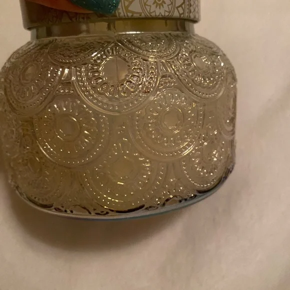 Vanilla Cashmere Scented Candle - Decorative Iridescent Jar - Picture 3 of 6